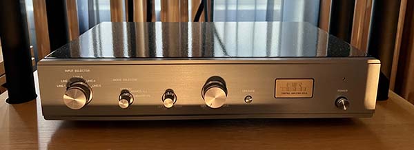  043025.axpona.AirTight ATC-6 linestage.jpg